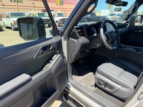 Used 2026 Lexus GX 550 AWD/4WD image 19