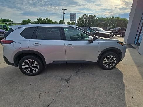 Used 2023 Nissan Rogue SV AWD/4WD image 9
