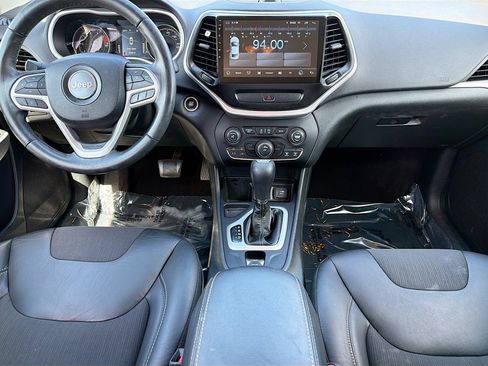 Used 2018 Jeep Cherokee Latitude Plus FWD image 17