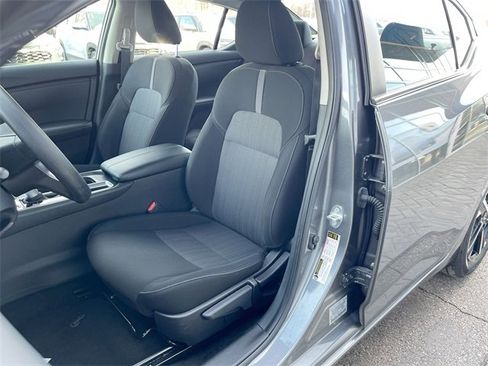 Used 2025 Nissan Sentra SV w/ Trunk Package image 18