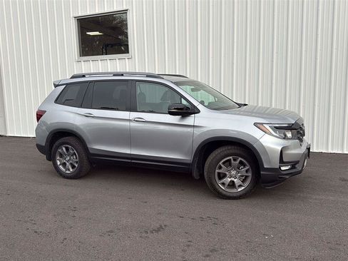 Used 2025 Honda Passport TrailSport image 4