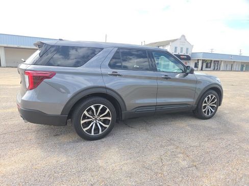 Used 2022 Ford Explorer ST-Line RWD image 9
