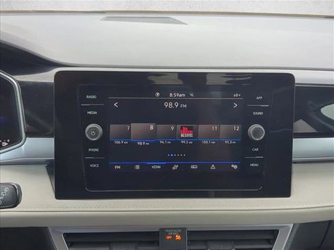 Used 2025 Volkswagen Taos SE FWD image 11