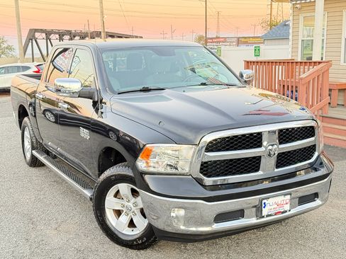 Used 2018 RAM 1500 Classic SLT w/ Luxury Group image 2