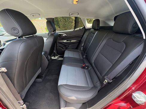 Used 2025 Chevrolet Trax LT FWD image 24