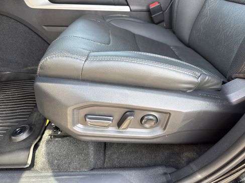 Used 2024 Toyota Tundra Limited image 12