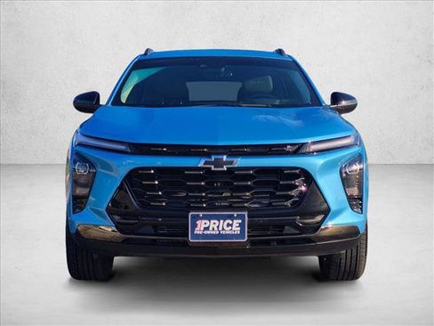 Used 2025 Chevrolet Trax ACTIV w/ Sunroof Package FWD image 2