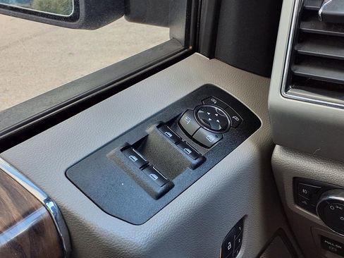 Used 2019 Ford F150 Lariat image 37