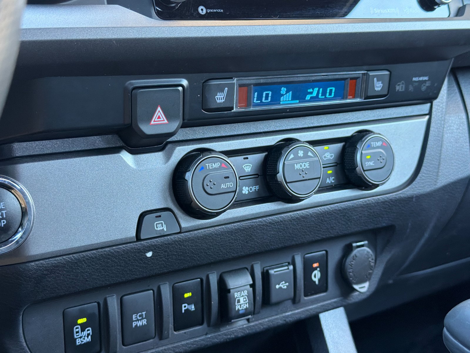 Used 2020 Toyota Tacoma 2WD Double Cab image 19