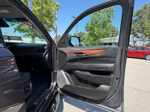 Used 2015 Cadillac Escalade Luxury AWD/4WD image 26