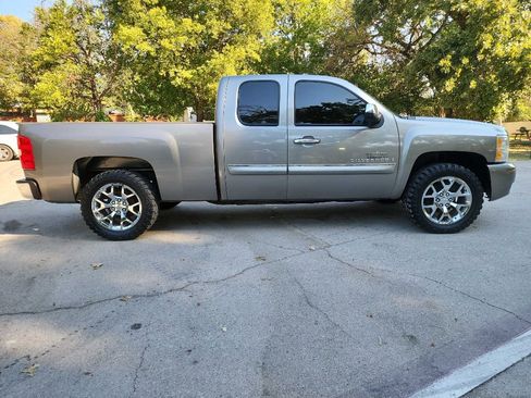 Used 2009 Chevrolet Silverado 1500 LT w/ Texas Edition image 12