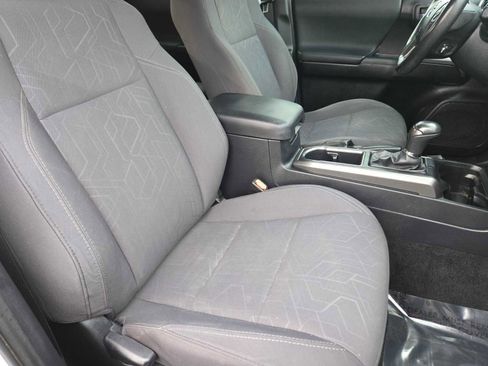 Used 2017 Toyota Tacoma TRD Off-Road image 11