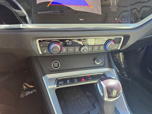 Used 2024 Audi Q3 2.0T Premium image 30