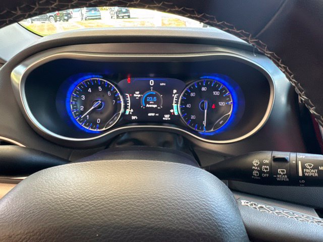 Used 2023 Chrysler Pacifica Touring-L FWD image 16