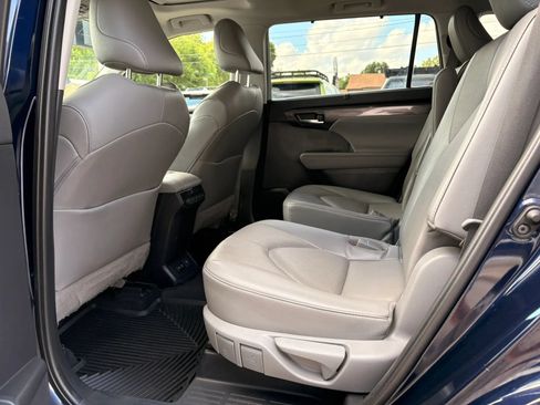 Used 2021 Toyota Highlander Limited AWD/4WD image 15
