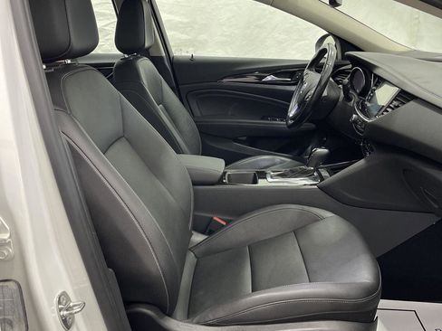 Used 2018 Buick Regal Essence w/ Driver Confidence Package #1 image 10