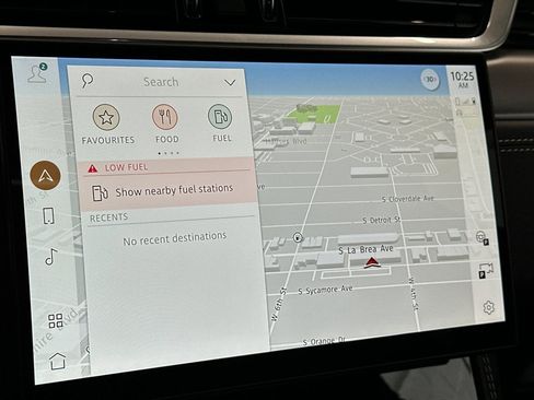 Used 2025 Jaguar F-PACE R-Dynamic S image 21