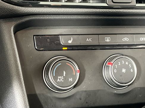 Used 2022 Volkswagen Taos SE AWD/4WD image 19
