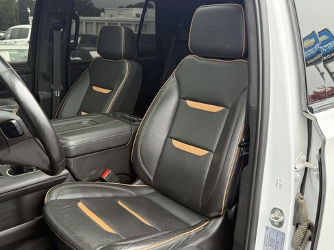 Used 2023 GMC Yukon AT4 w/ AT4 Premium Package AWD/4WD image 14