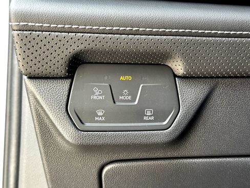 Certified 2026 Volkswagen Atlas SE FWD image 19