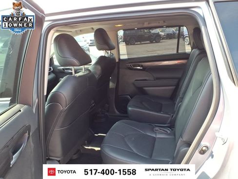 Used 2023 Toyota Highlander Platinum AWD/4WD image 12
