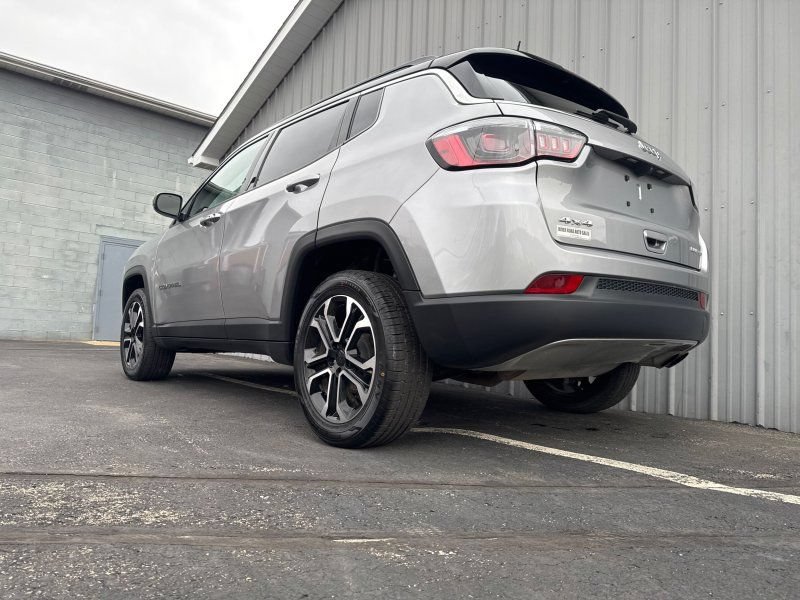 Used 2022 Jeep Compass Limited AWD/4WD image 13