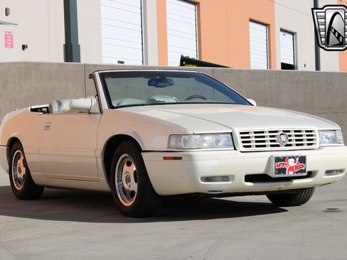 Used 2002 Cadillac Eldorado Touring w/ Preffered Equipment Group image 20