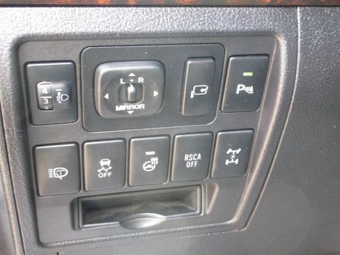 Used 2014 Toyota Land Cruiser image 21