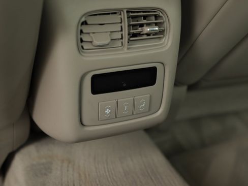 Used 2007 Cadillac DTS Luxury II image 29