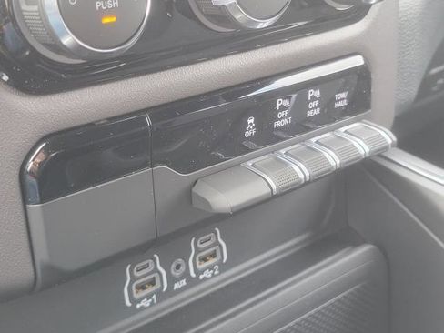 Used 2026 RAM 1500 Big Horn AWD/4WD image 16