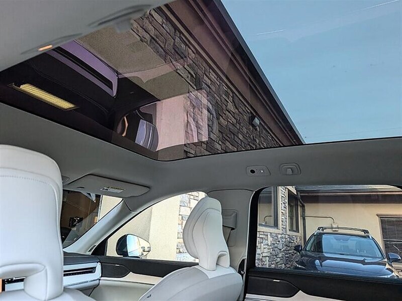 Used 2025 Volvo EX90 Ultra AWD/4WD image 27