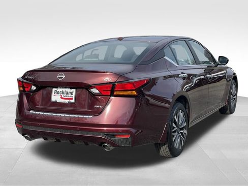 Certified 2023 Nissan Altima 2.5 SV w/ SV Premium Package AWD/4WD image 4