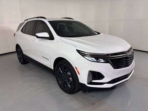 Used 2023 Chevrolet Equinox RS image 2