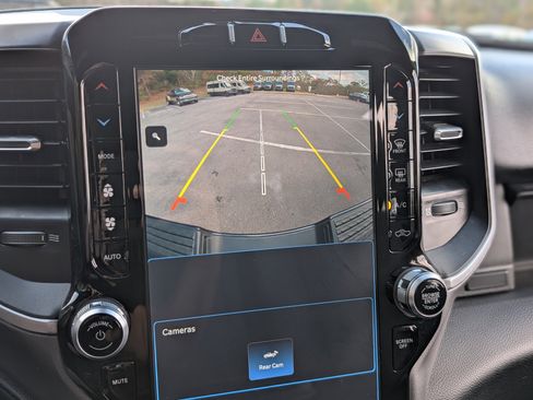 Used 2024 RAM 2500 Big Horn w/ Sport Appearance Package image 27