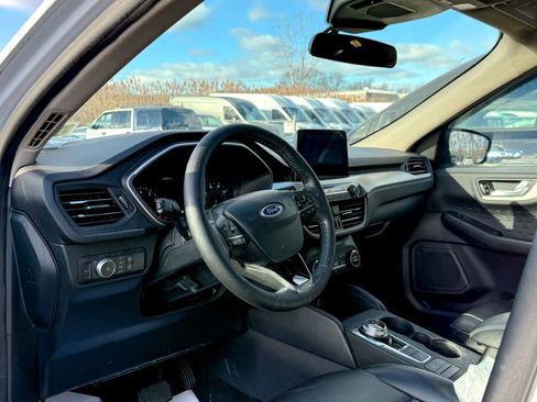 Used 2020 Ford Escape SEL image 9