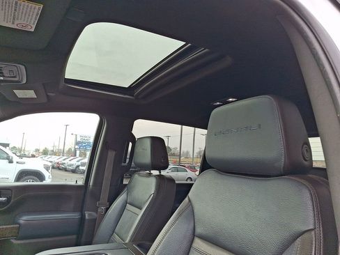 Used 2021 GMC Sierra 3500 Denali w/ Technology Package image 13