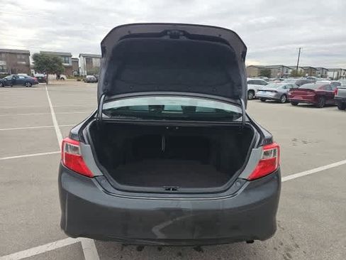 Used 2014 Toyota Camry L image 9