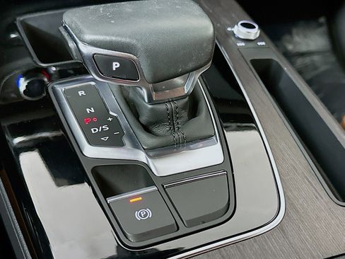 Used 2024 Audi Q5 2.0T Premium image 7