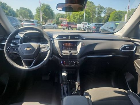 Used 2023 Chevrolet TrailBlazer LT FWD image 13