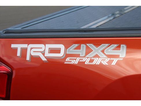 Used 2017 Toyota Tacoma TRD Sport w/ Premium & Technology Package AWD/4WD image 36