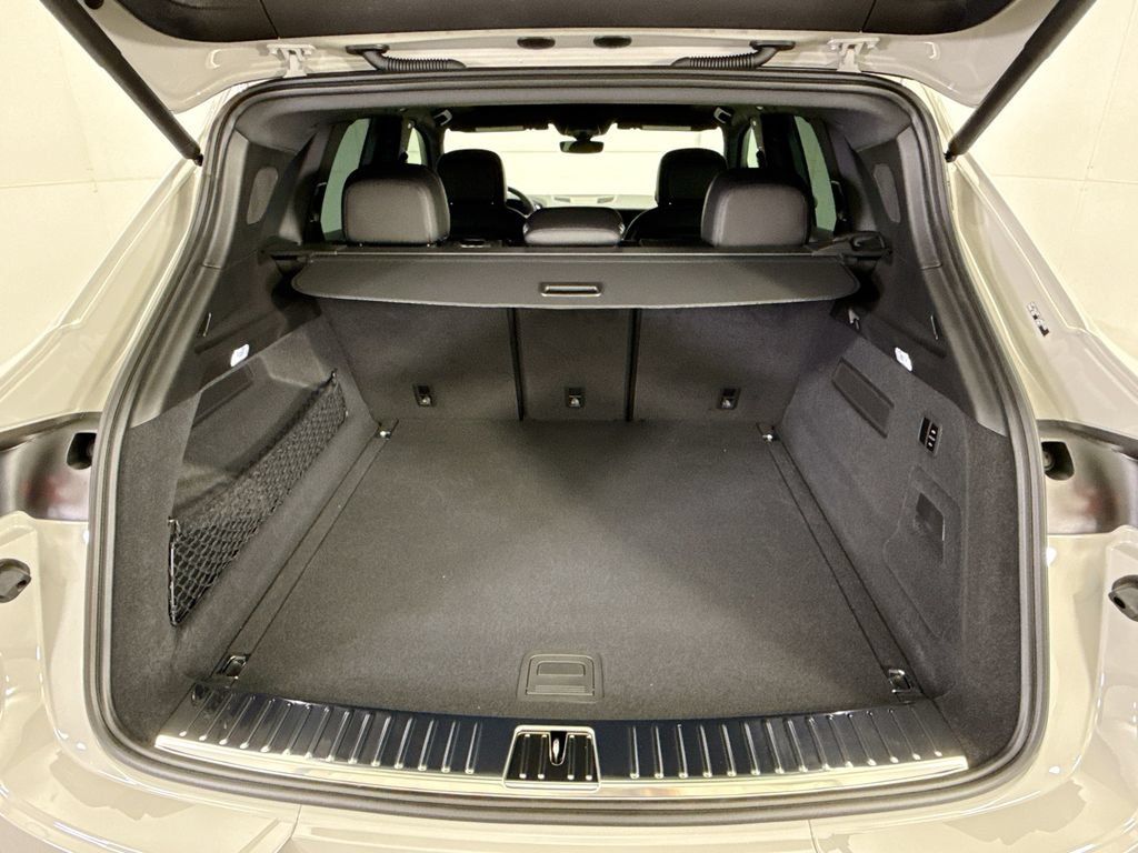 Used 2026 Porsche Cayenne AWD/4WD image 29