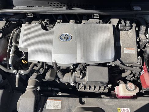 Used 2019 Toyota Prius XLE image 31