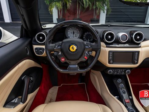 Used 2017 Ferrari California T RWD image 30