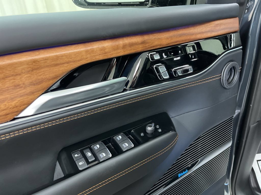 New 2024 Jeep Grand Wagoneer L Series III AWD/4WD image 20