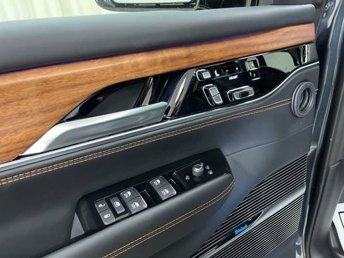 New 2024 Jeep Grand Wagoneer L Series III image 20