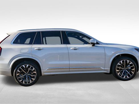 Used 2026 Volvo XC90 B5 Plus w/ Protection Package AWD/4WD image 4