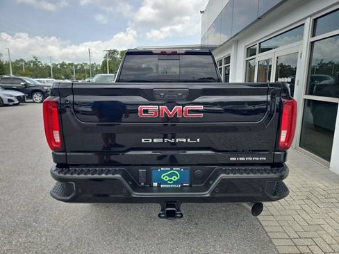 Certified 2022 GMC Sierra 2500 Denali w/ Denali Black Diamond Edition AWD/4WD image 7