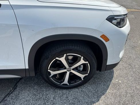 Used 2026 Volkswagen Tiguan SE AWD/4WD image 9