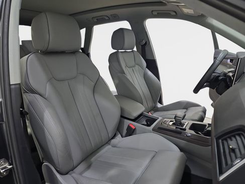 Used 2023 Audi Q5 e Premium w/ Convenience Package image 12