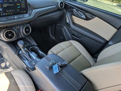 Used 2025 Chevrolet Blazer Premier FWD image 19